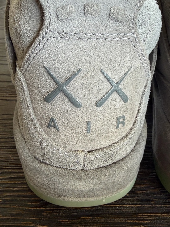 Jordan 4 Retro- KAWS Men’s size 10 - Picture 11 of 12